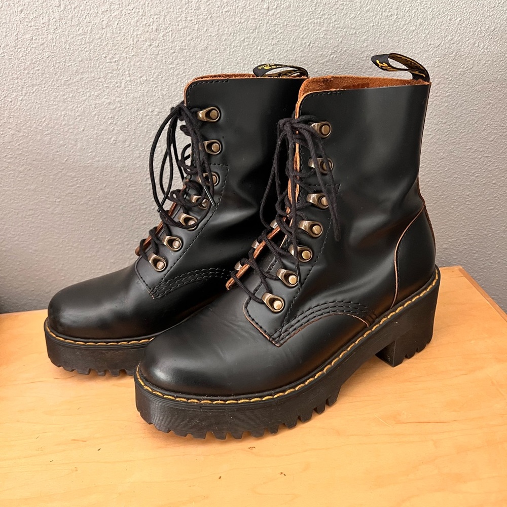 Dr. Martens LEONA WOMEN'S VINTAGE SMOOTH LEATHER HEELED BOOTS - Size 7